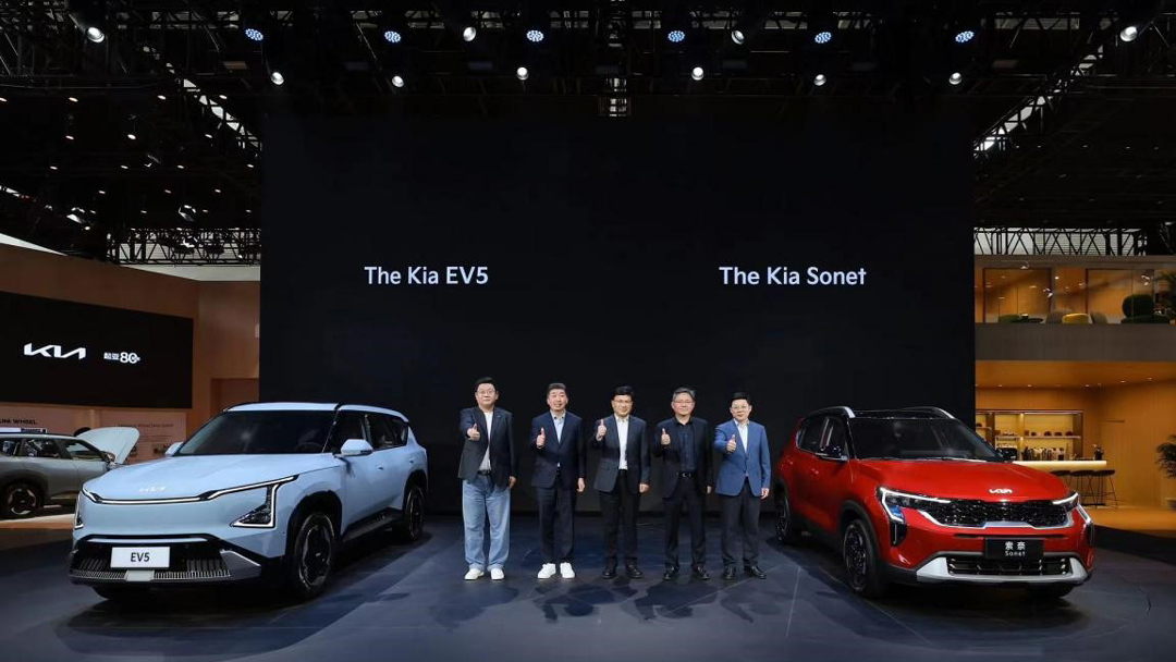 EV5领衔亮相，全新SUV索奈智领上市 起亚新产品新技术