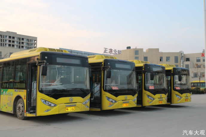 湖北潜江市民为何青睐乘坐新能源公交车？