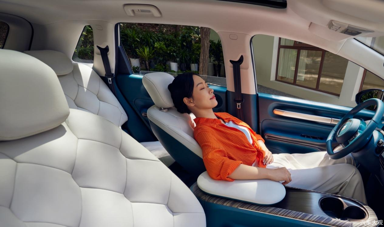 <b>“云朵沙发”座椅全球首发，打造车规级沙发舒适体验</b>
