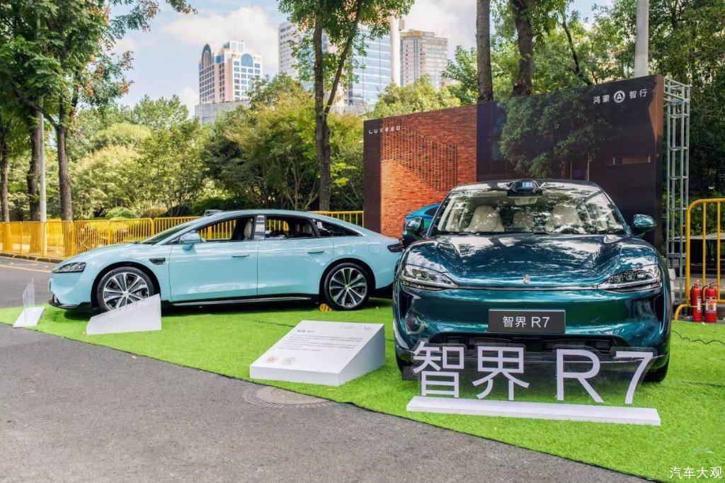智界亮相中国年度车双城盛典 品牌2.0实力获专业媒体