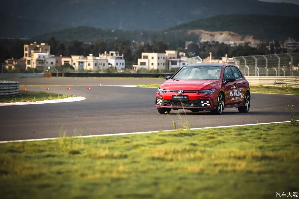 汽车大观｜第八代高尔夫GTI：“数字钢炮”时代的开启者