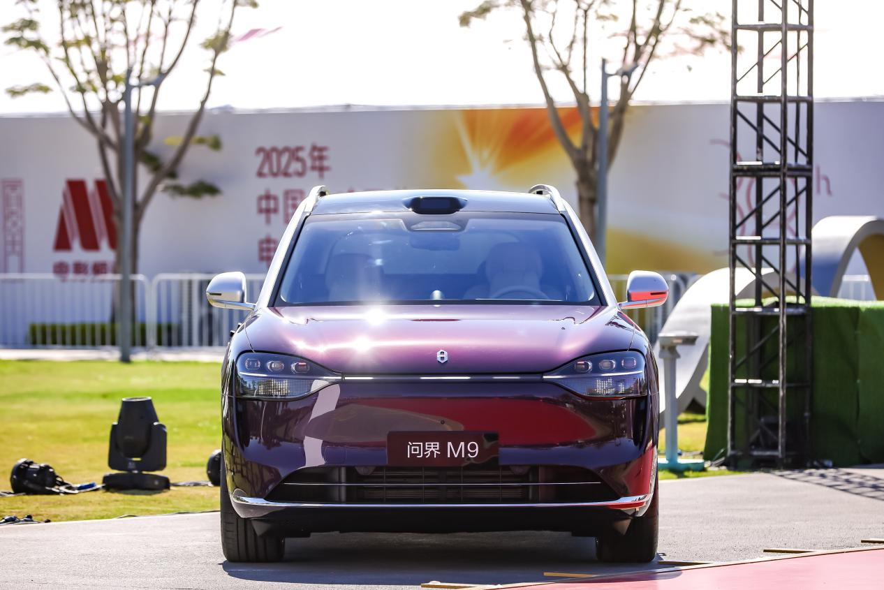 问界M9携手2025中国金鸡百花电影节 树立“科技+艺术”